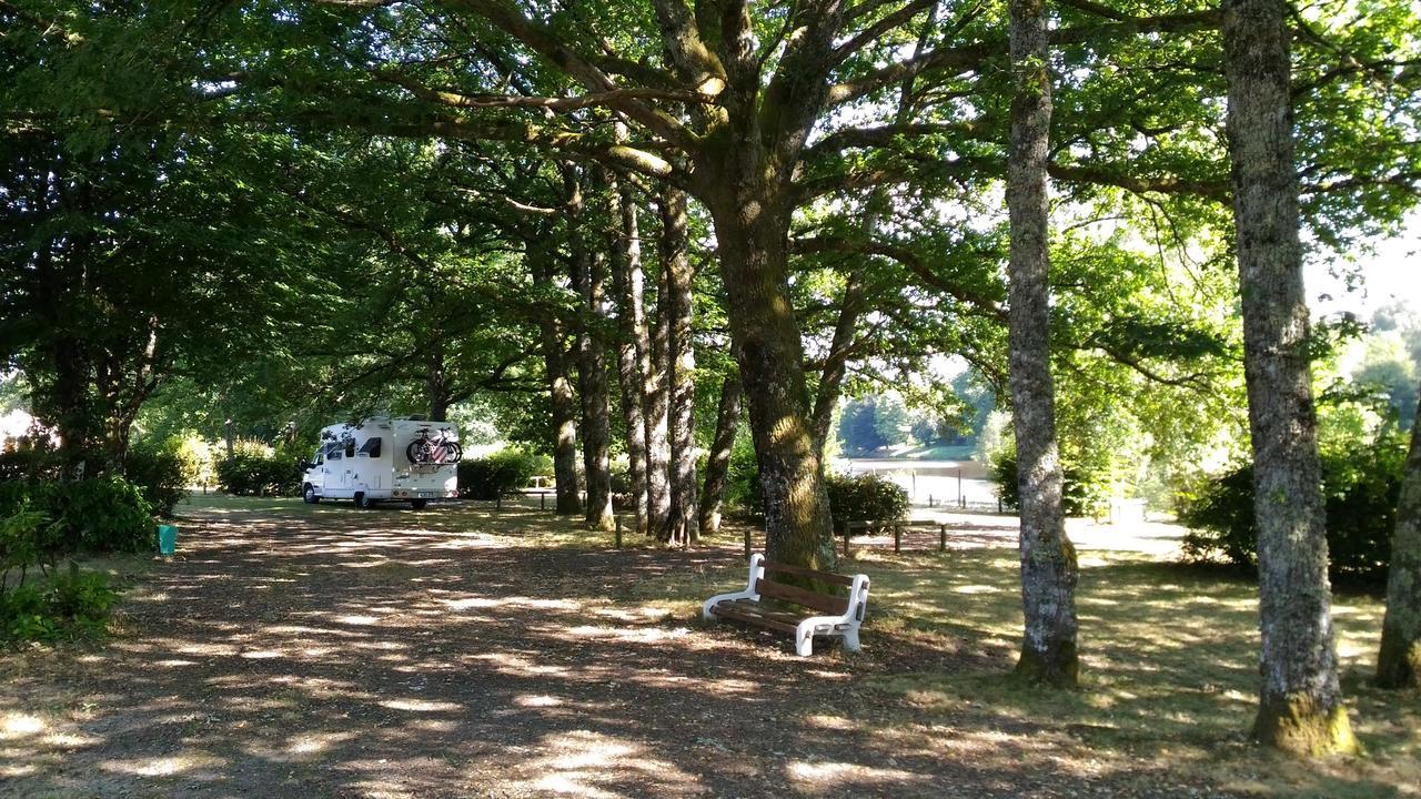 Camping De Ladignac Le Long Bel Air Екстериор снимка