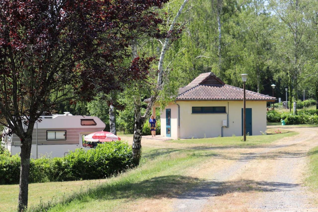 Camping De Ladignac Le Long Bel Air Екстериор снимка